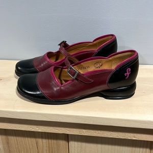 Fluevog Sandra Black & Cherry Size 6.5